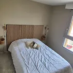 Apartment Marine, T4 En Duplex Vue Centre Port Avec Parking *