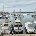 Apartment Marine, T4 En Duplex Vue Centre Port Avec Parking Agde