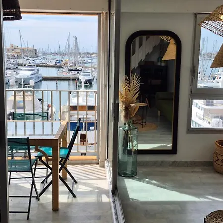 Apartment Marine, T4 En Duplex Vue Centre Port Avec Parking *