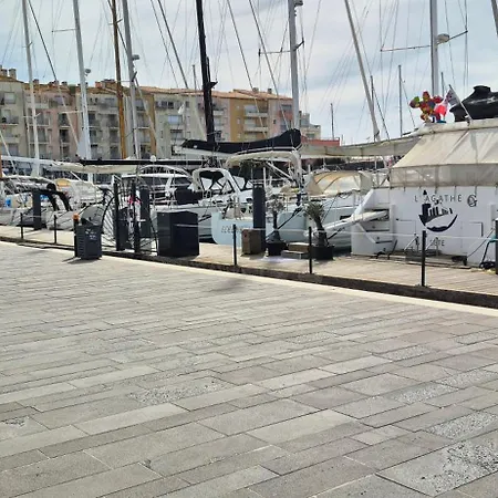 Marine, T4 En Duplex Vue Centre Port Avec Parking *